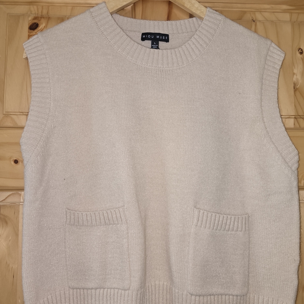 Mio Mosi Cream Sleeveless Sweater Vest